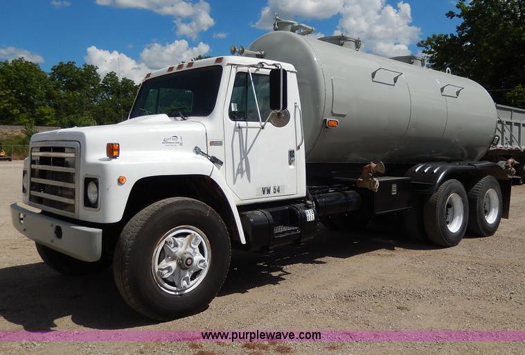 image for item I4384 1984 International water truck