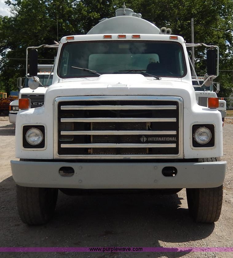 image for item I4384 1984 International water truck