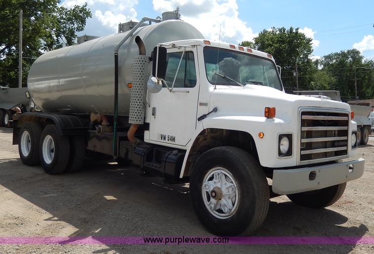 image for item I4384 1984 International water truck