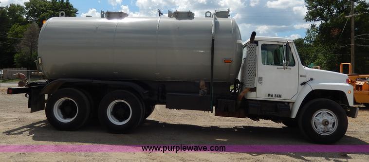 image for item I4384 1984 International water truck