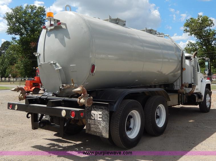 image for item I4384 1984 International water truck