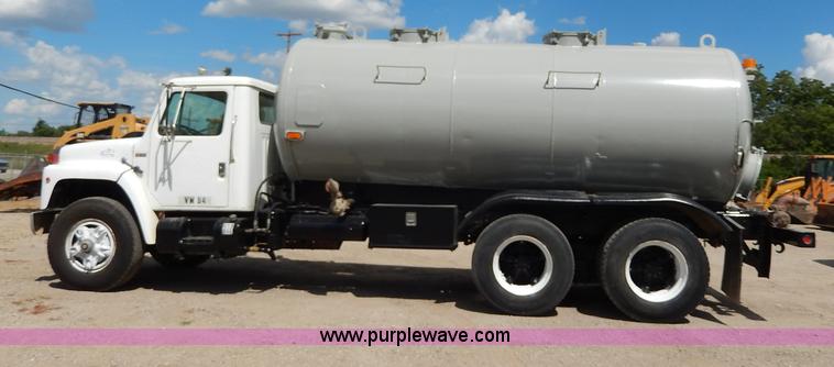 image for item I4384 1984 International water truck