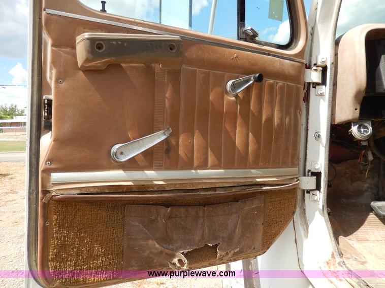 image for item I4384 1984 International water truck