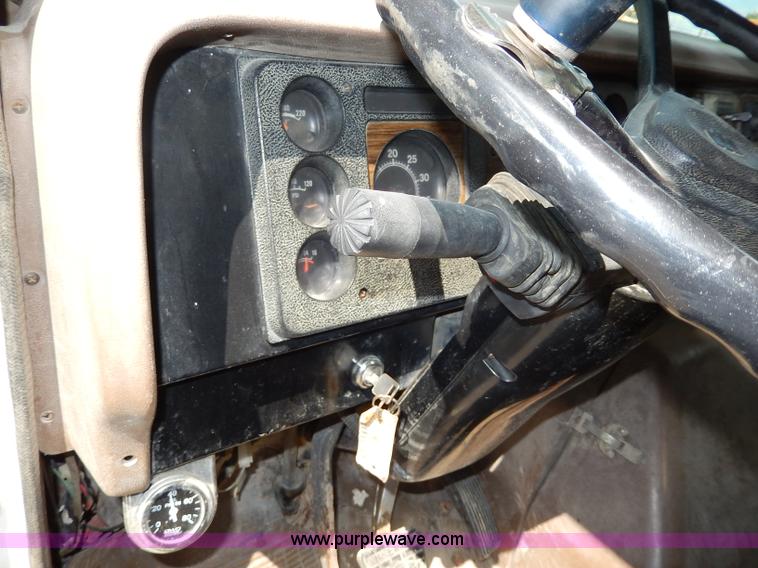 image for item I4384 1984 International water truck