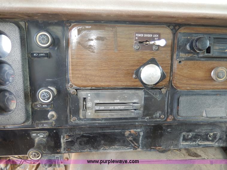 image for item I4384 1984 International water truck