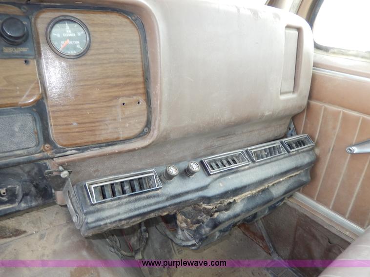 image for item I4384 1984 International water truck