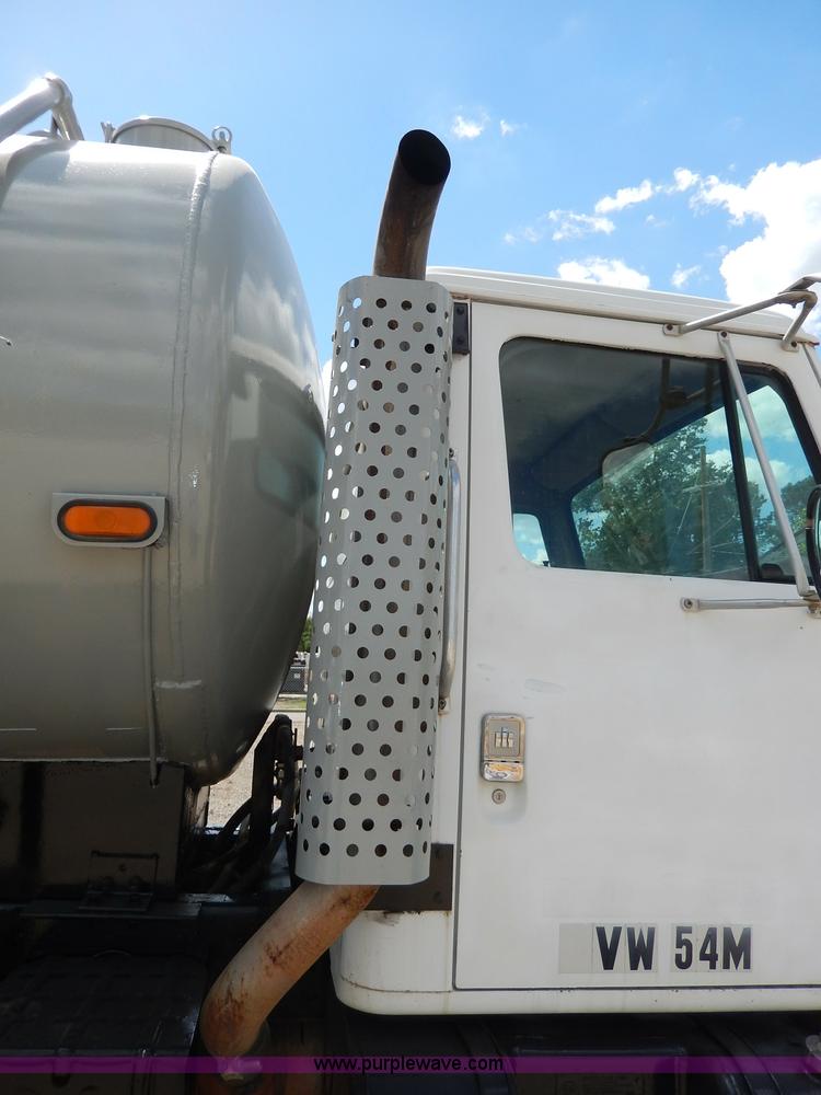 image for item I4384 1984 International water truck