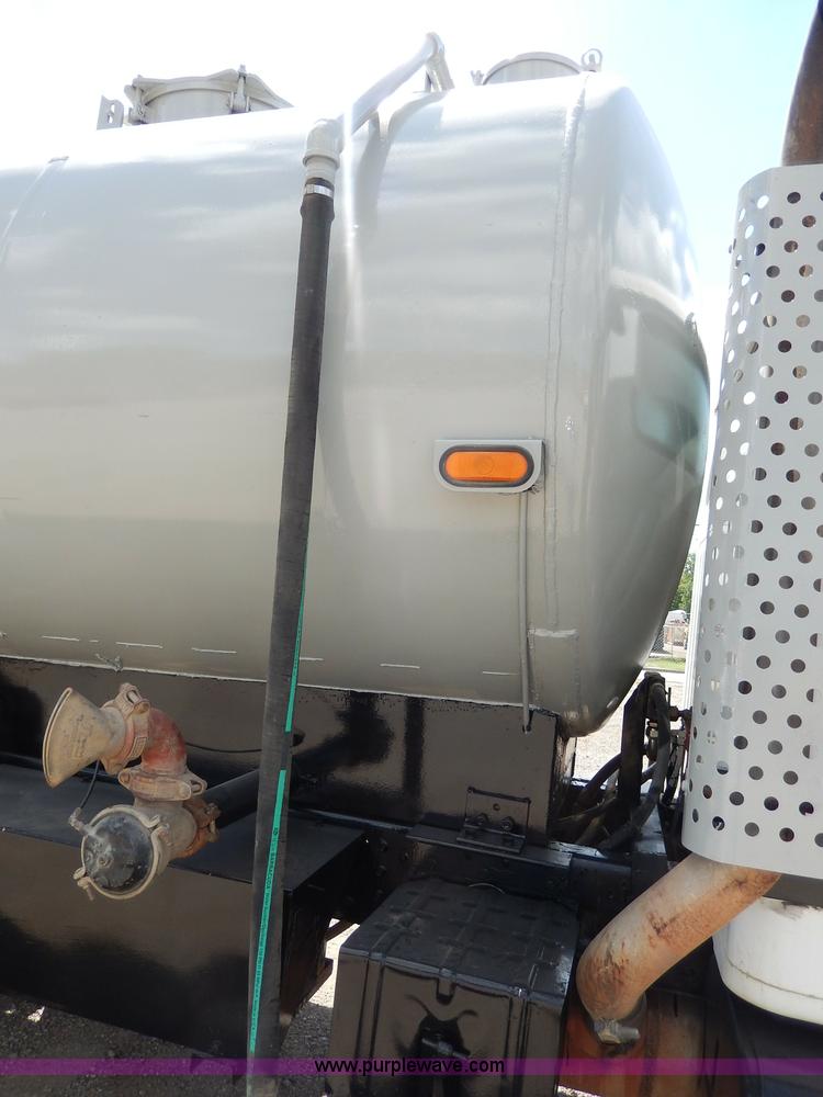 image for item I4384 1984 International water truck