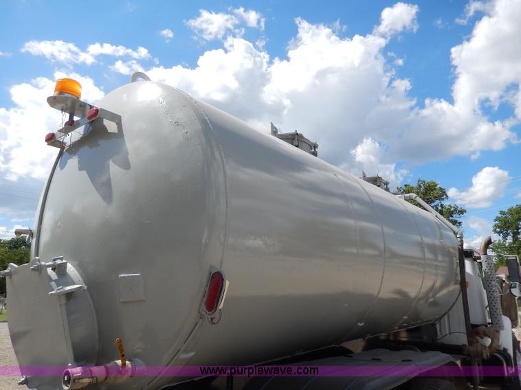 image for item I4384 1984 International water truck