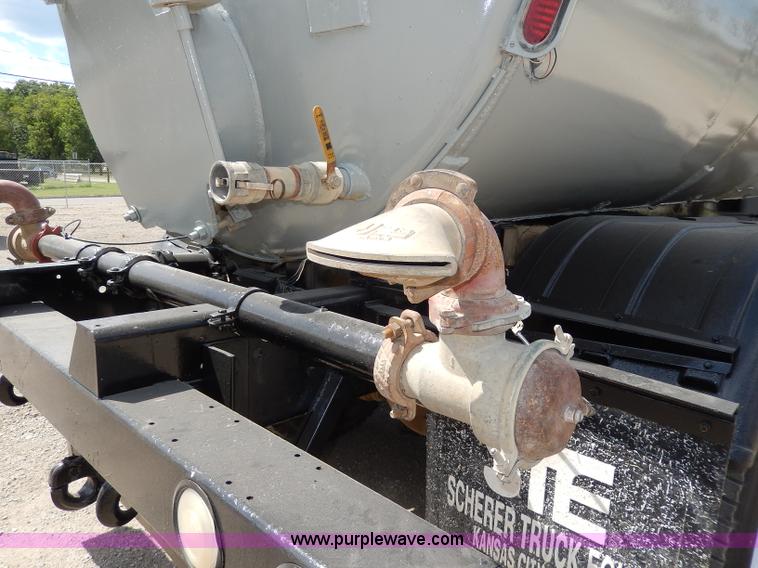 image for item I4384 1984 International water truck