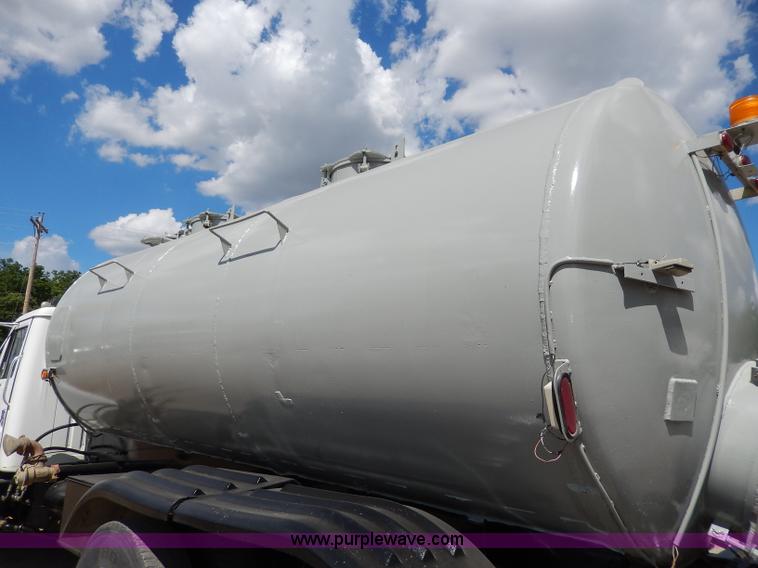 image for item I4384 1984 International water truck