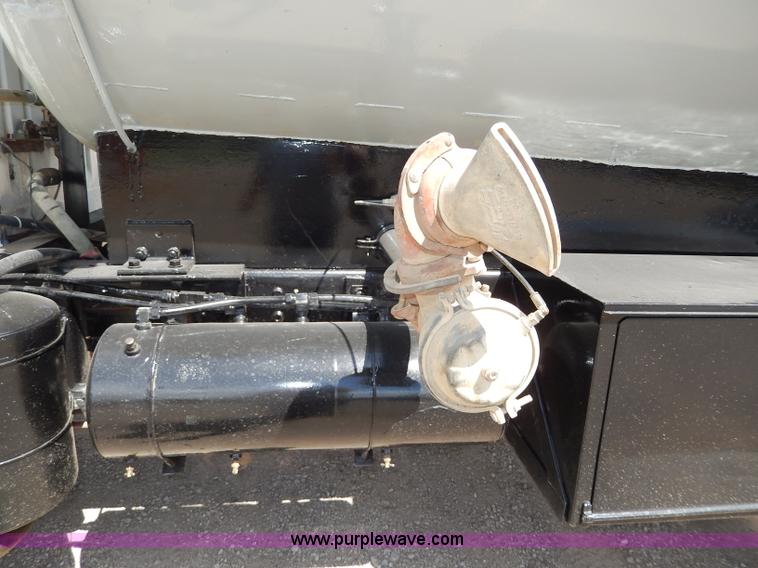 image for item I4384 1984 International water truck