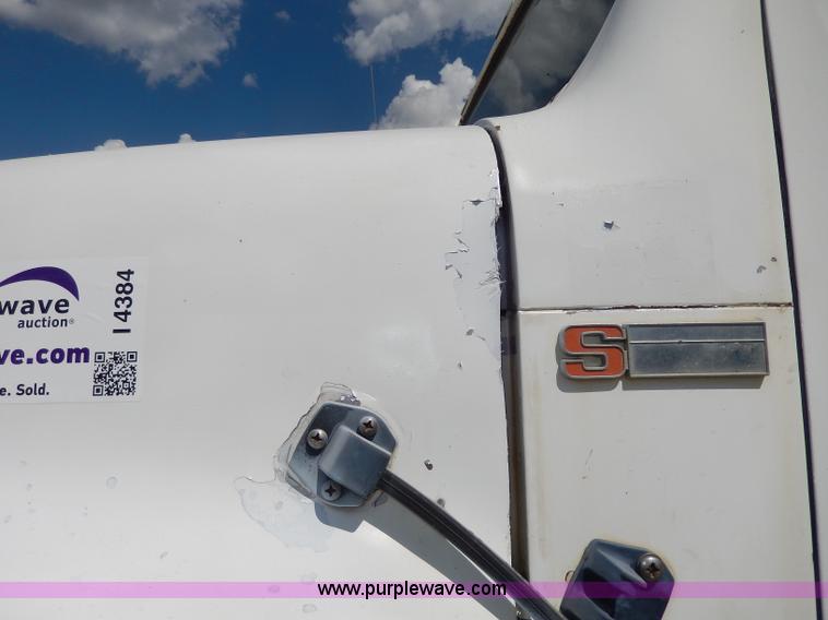 image for item I4384 1984 International water truck