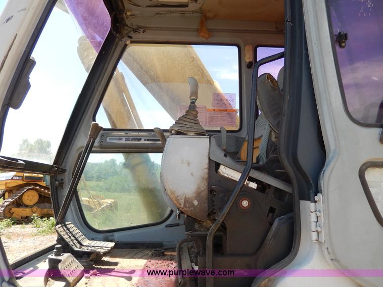 image for item I4388 Sumitomo SH200 excavator