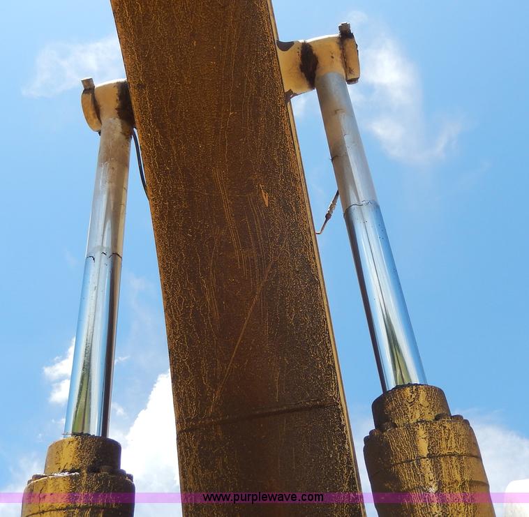 image for item I4388 Sumitomo SH200 excavator