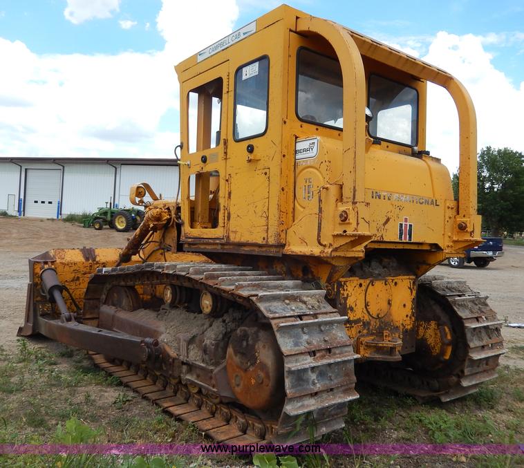 image for item I4389 1976 International TD15C dozer