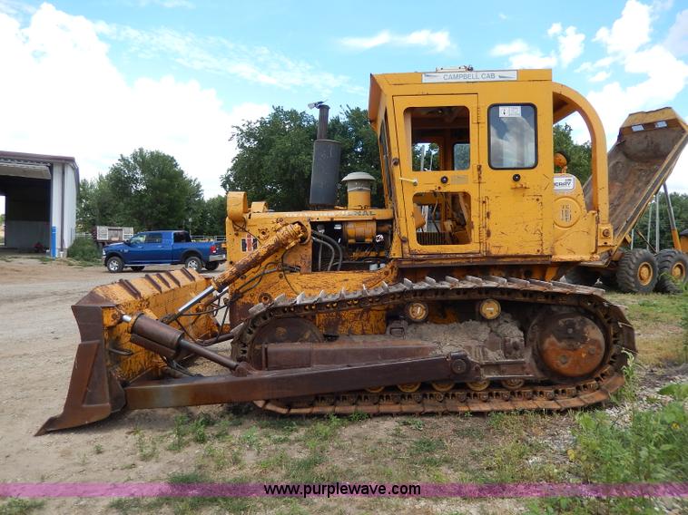 image for item I4389 1976 International TD15C dozer