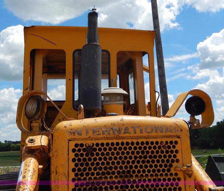 image for item I4389 1976 International TD15C dozer