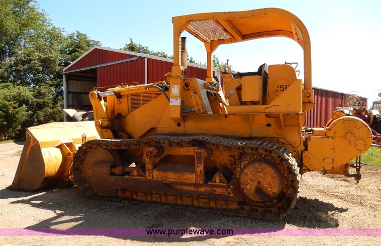 image for item I4455 1972 International 250C track loader
