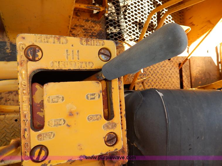 image for item I4455 1972 International 250C track loader