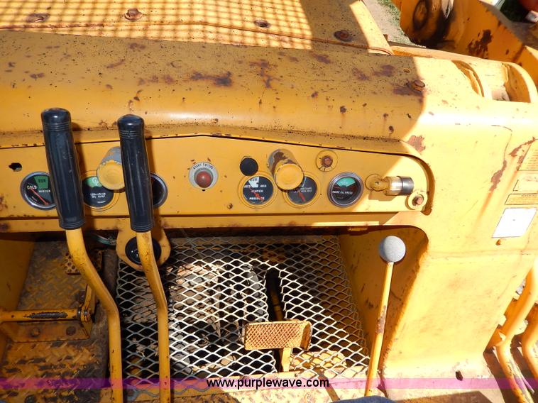 image for item I4455 1972 International 250C track loader