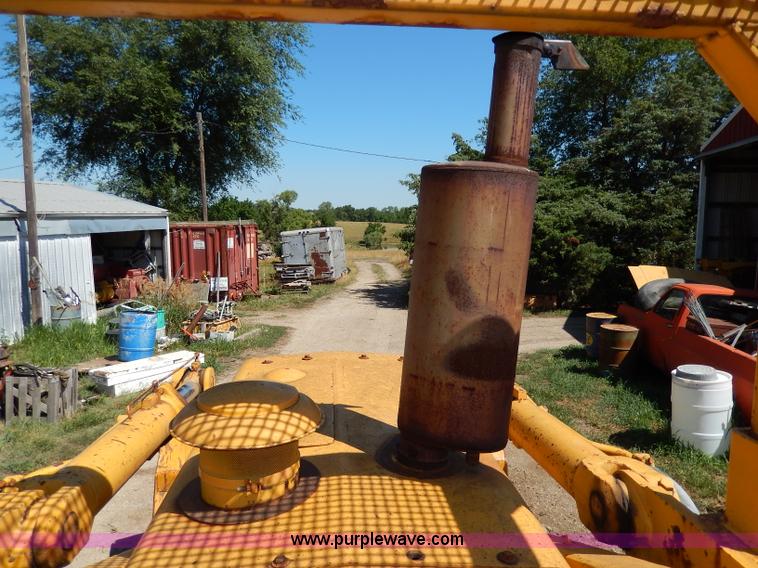 image for item I4455 1972 International 250C track loader