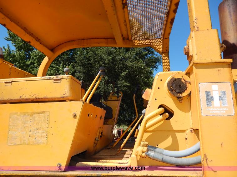 image for item I4455 1972 International 250C track loader