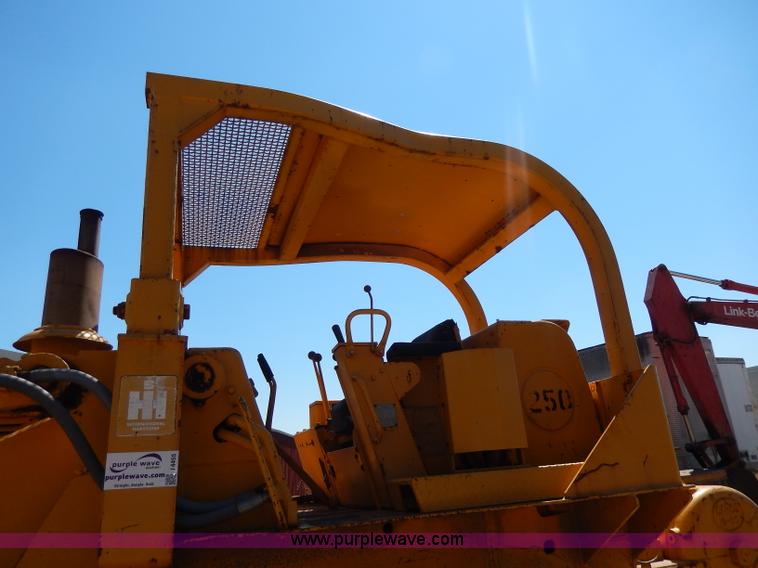 image for item I4455 1972 International 250C track loader