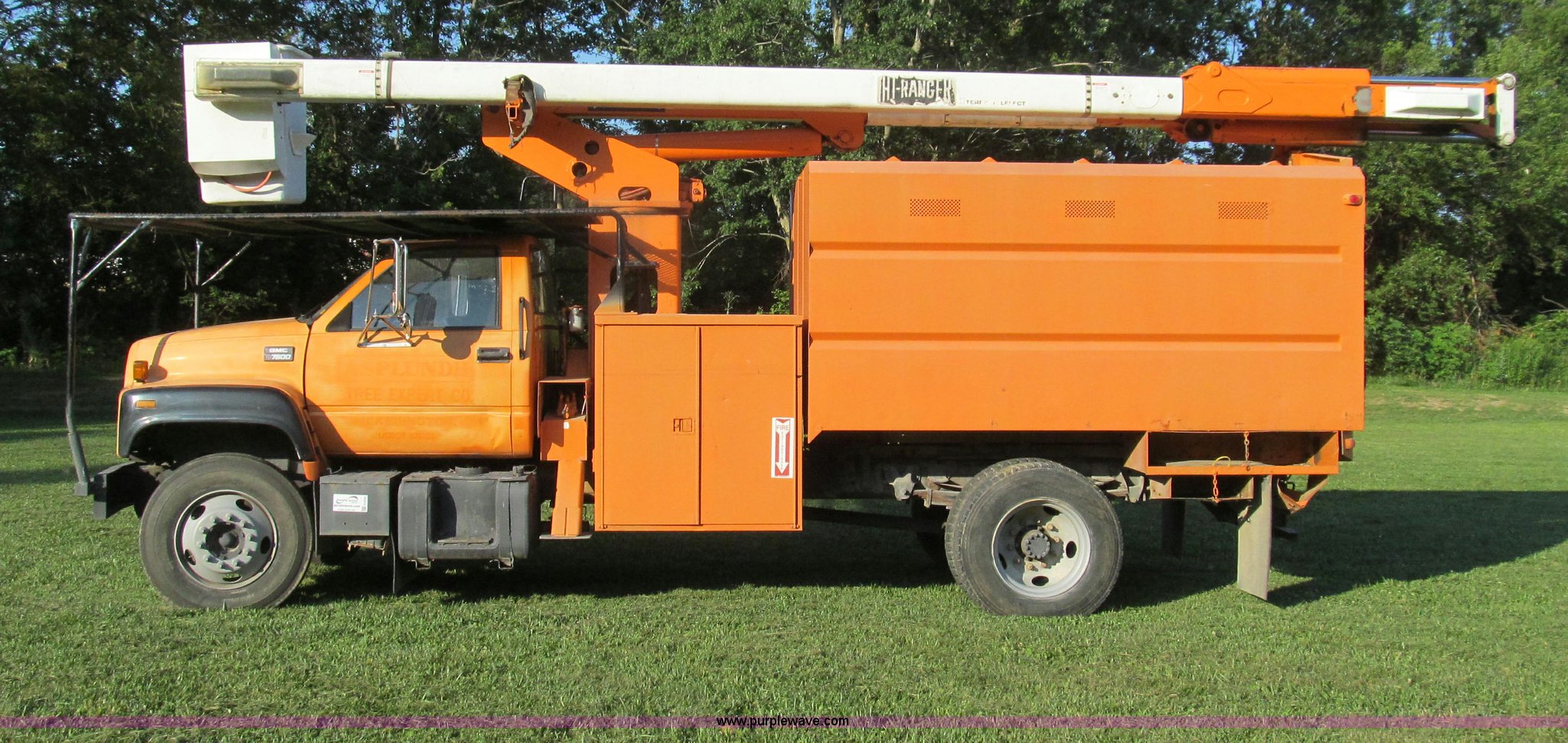 1999 GMC C7500 bucket/tree trimming truck in Bosworth, MO Item G2038