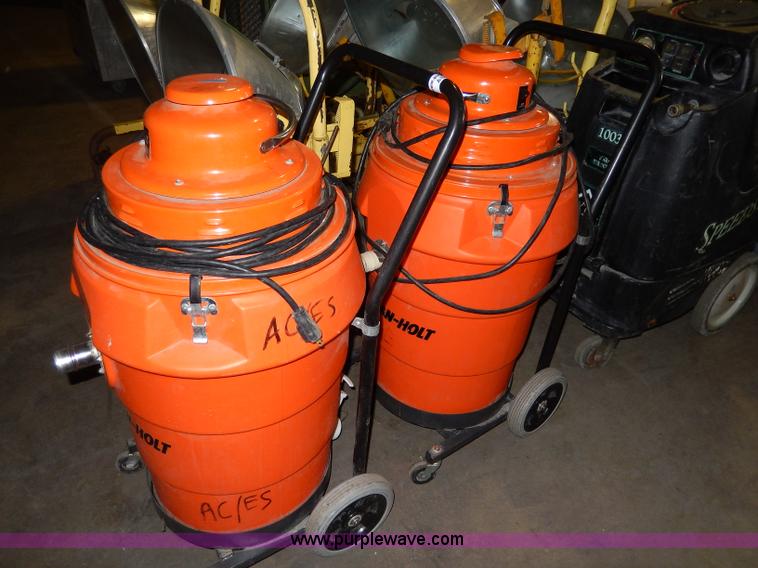 (2) PullmanHolt 102 HEPA shop vacuums in Kansas City, MO Item AS9322 sold Purple Wave