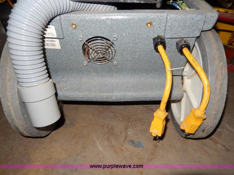 image for item AS9323 (3) Speedster 1003 shampoo machine