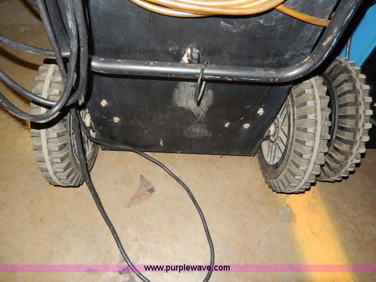 image for item AS9366 (5) Drieaz DrizAir 200 dehumidifiers