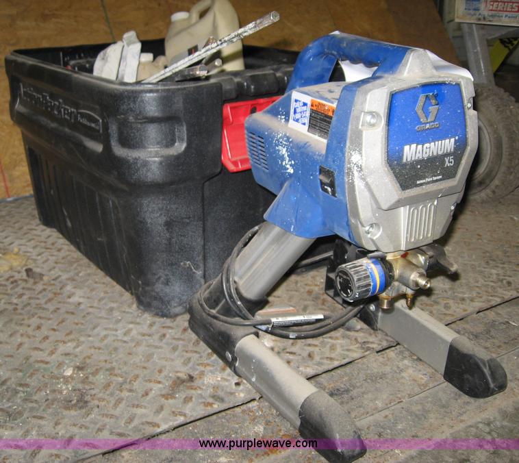 Graco Magnum X5 airless paint sprayer in Kansas City, MO Item B6424