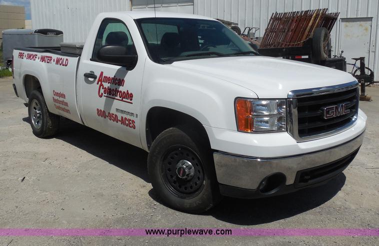 image for item H9897 2008 GMC Sierra 1500 pickup truck