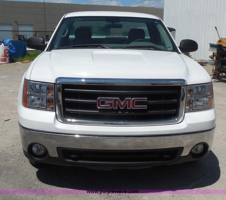 image for item H9897 2008 GMC Sierra 1500 pickup truck