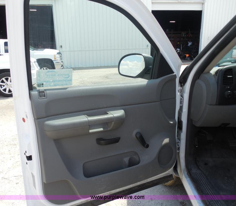 image for item H9897 2008 GMC Sierra 1500 pickup truck