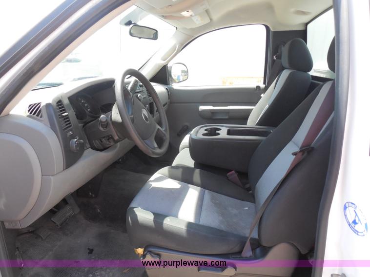 image for item H9897 2008 GMC Sierra 1500 pickup truck