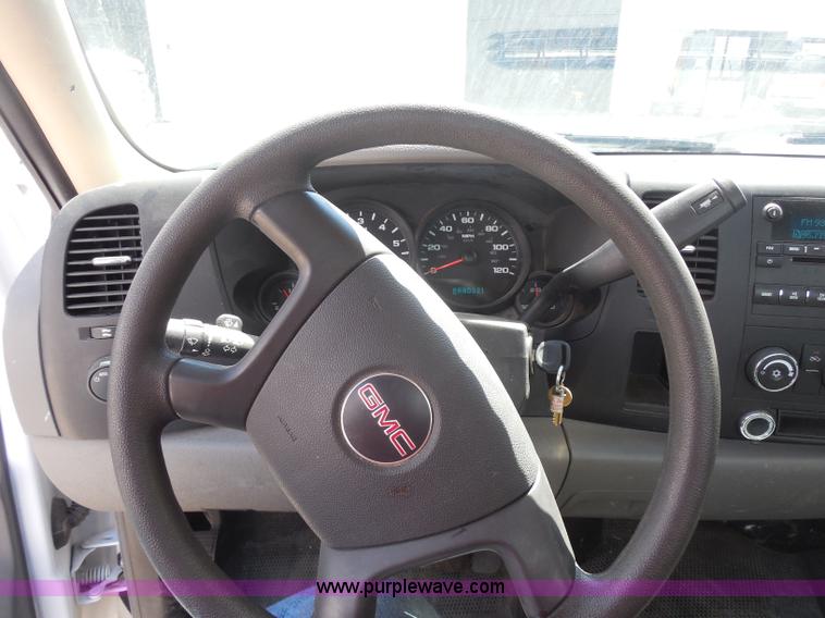 image for item H9897 2008 GMC Sierra 1500 pickup truck