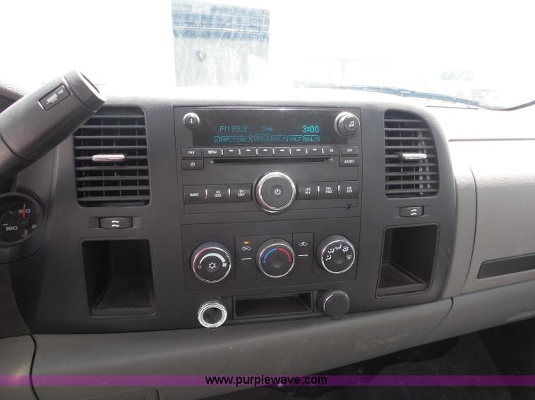 image for item H9897 2008 GMC Sierra 1500 pickup truck