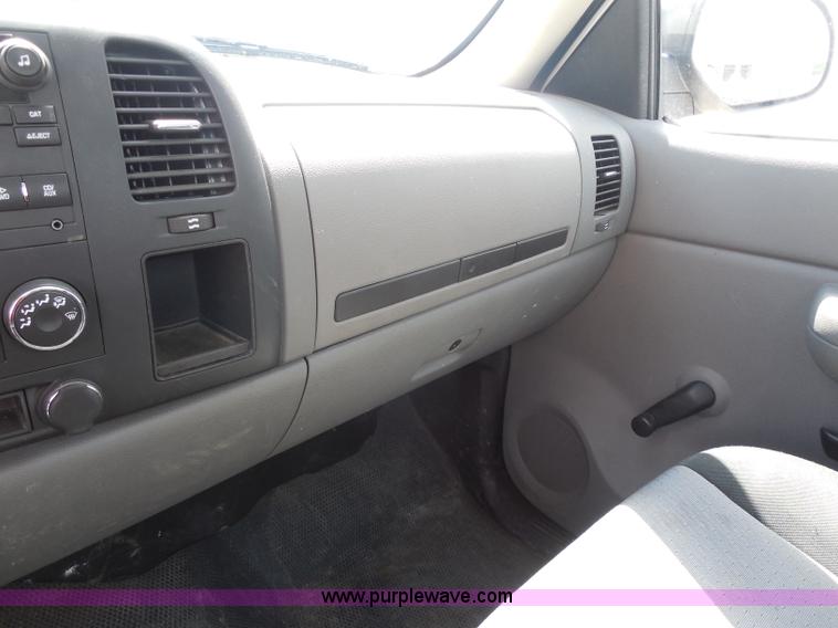 image for item H9897 2008 GMC Sierra 1500 pickup truck