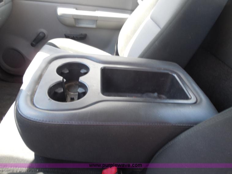 image for item H9897 2008 GMC Sierra 1500 pickup truck