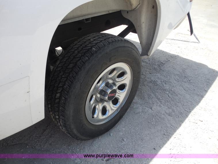 image for item H9897 2008 GMC Sierra 1500 pickup truck