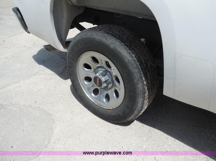 image for item H9897 2008 GMC Sierra 1500 pickup truck