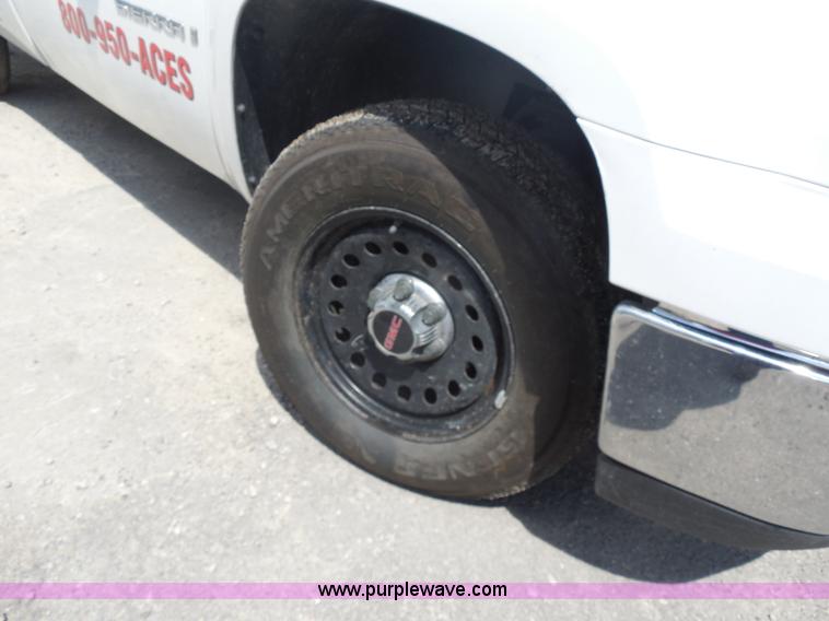 image for item H9897 2008 GMC Sierra 1500 pickup truck