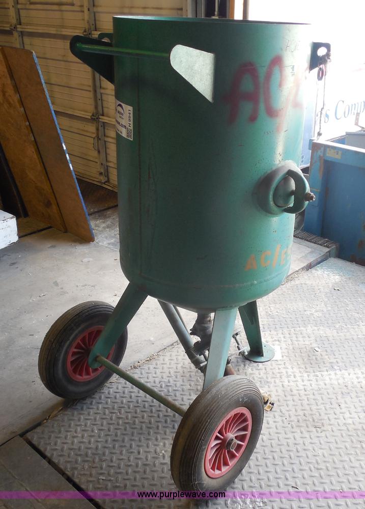 image for item H9941 Clemco 2452 sand blaster