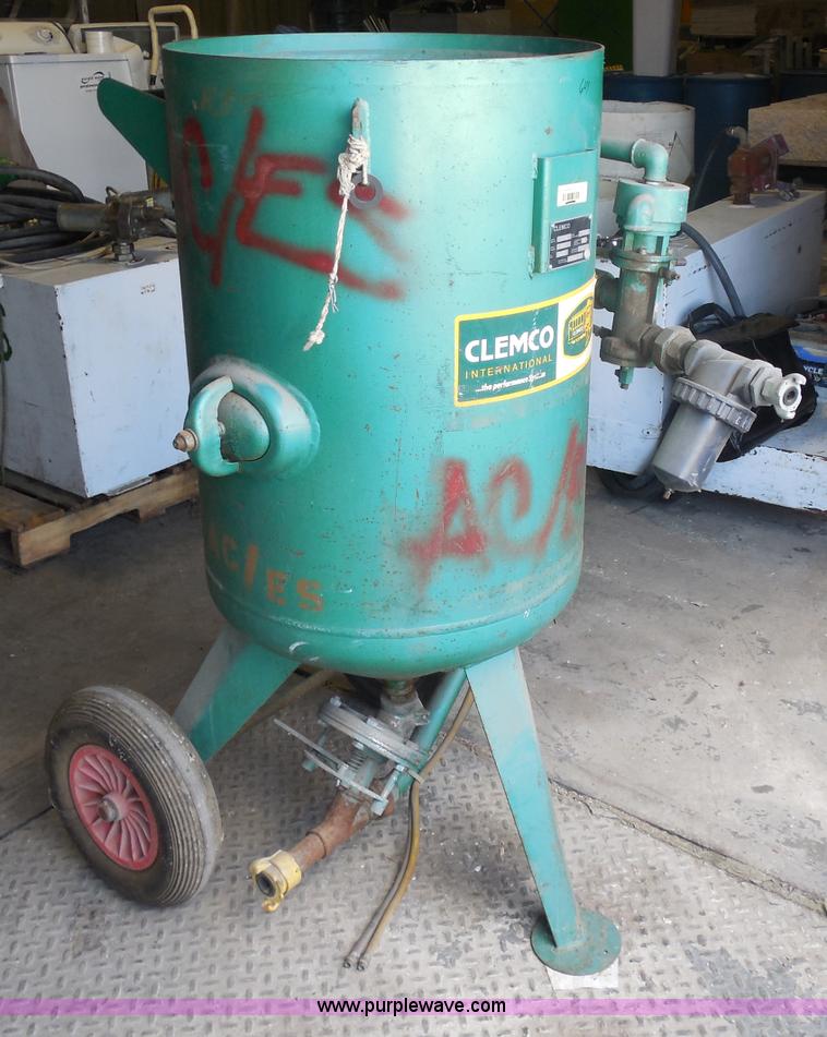 image for item H9941 Clemco 2452 sand blaster