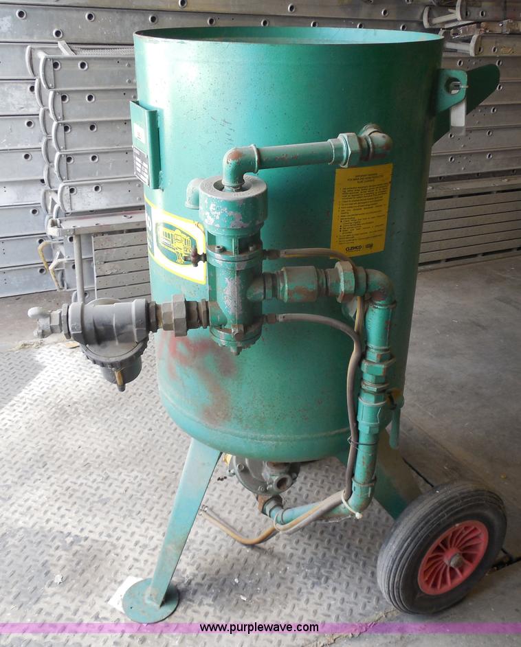 image for item H9941 Clemco 2452 sand blaster