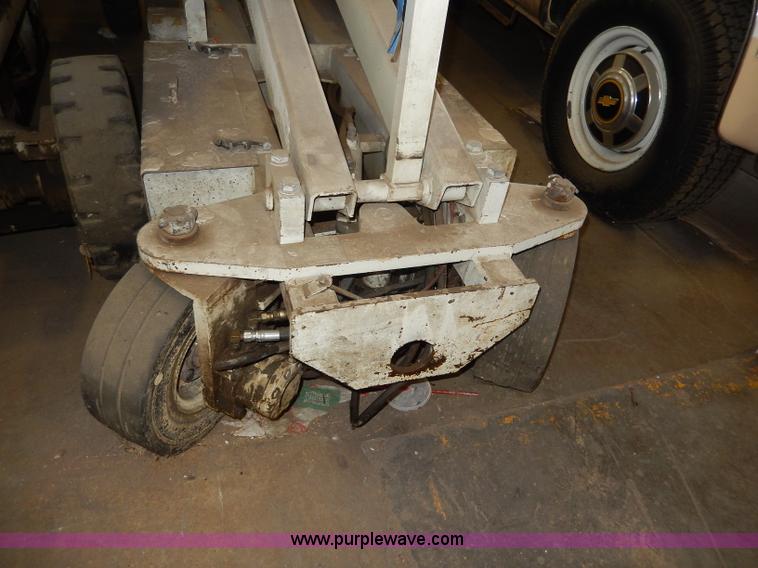 image for item I4401 Clark Lift Challenger scissor lift