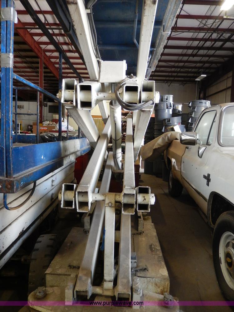image for item I4401 Clark Lift Challenger scissor lift