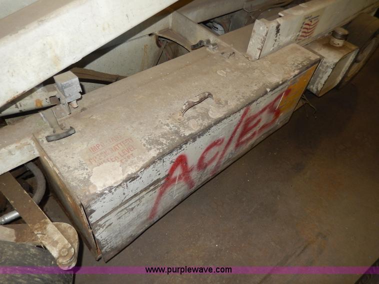 image for item I4401 Clark Lift Challenger scissor lift